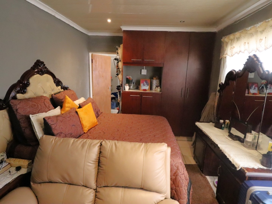 6 Bedroom Property for Sale in Lourierpark Free State